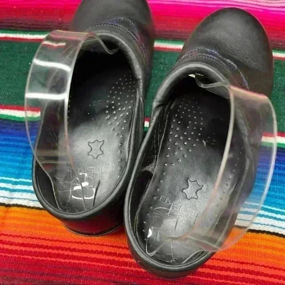 Dansko Womens Black/Purple Feather Clogs Womens 36 - Picture 7 of 7